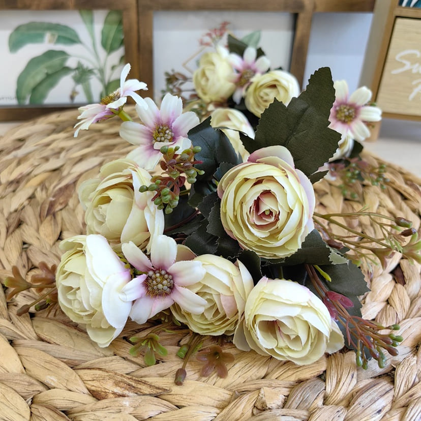 Искусственные цветы в Нижнем Новгороде | Цветы искусственные «Камелии с мелкоцветом», сиренево-молочные, букет