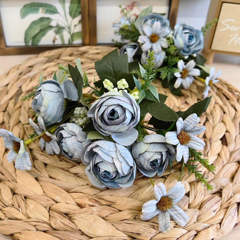 Искусственные цветы в Нижнем Новгороде | Цветы искусственные «Камелии с мелкоцветом», голубые, букет